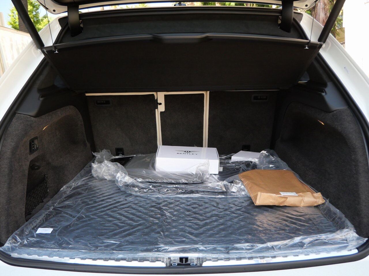 2025 Bentley Bentayga V8 Lawrence KS