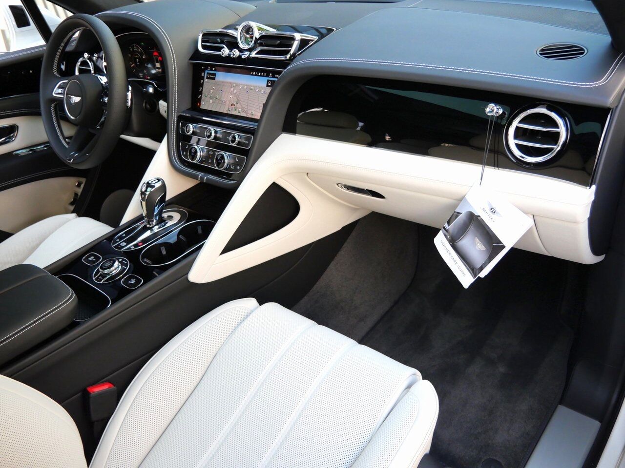 2025 Bentley Bentayga V8 Lawrence KS