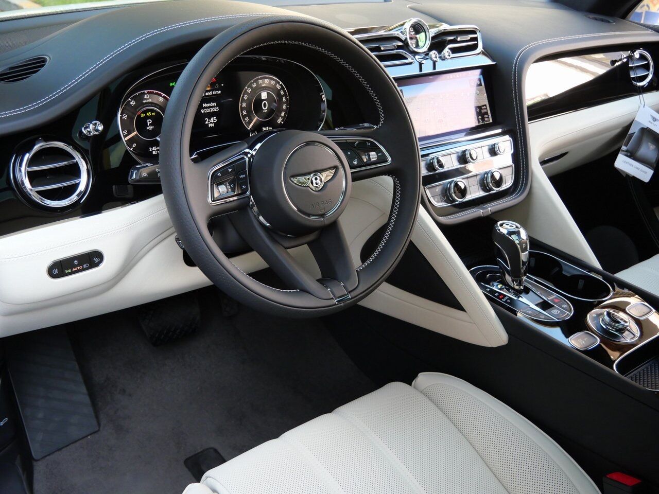 2025 Bentley Bentayga V8 Lawrence KS