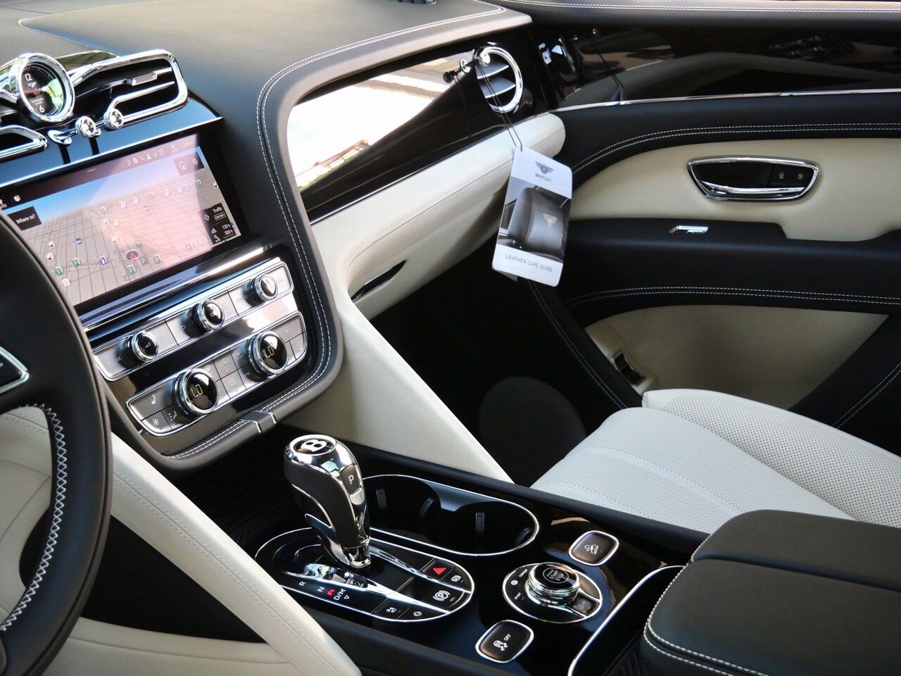 2025 Bentley Bentayga V8 Lawrence KS