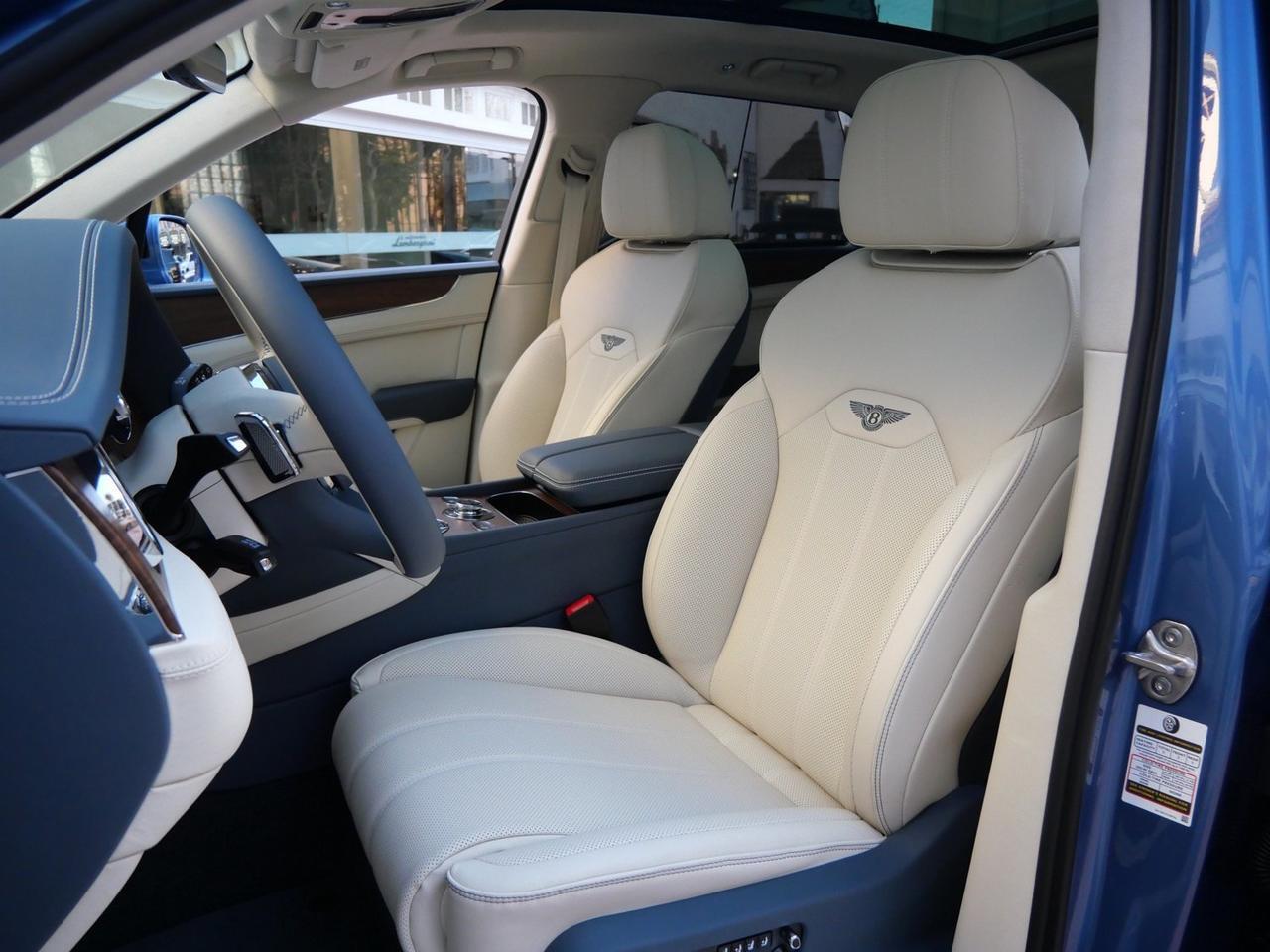 2025 Bentley Bentayga V8 Lawrence KS