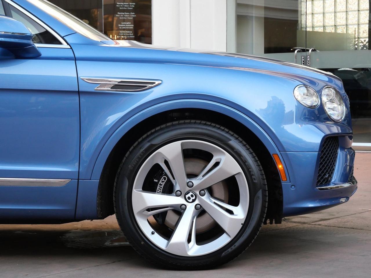 2025 Bentley Bentayga V8 Lawrence KS