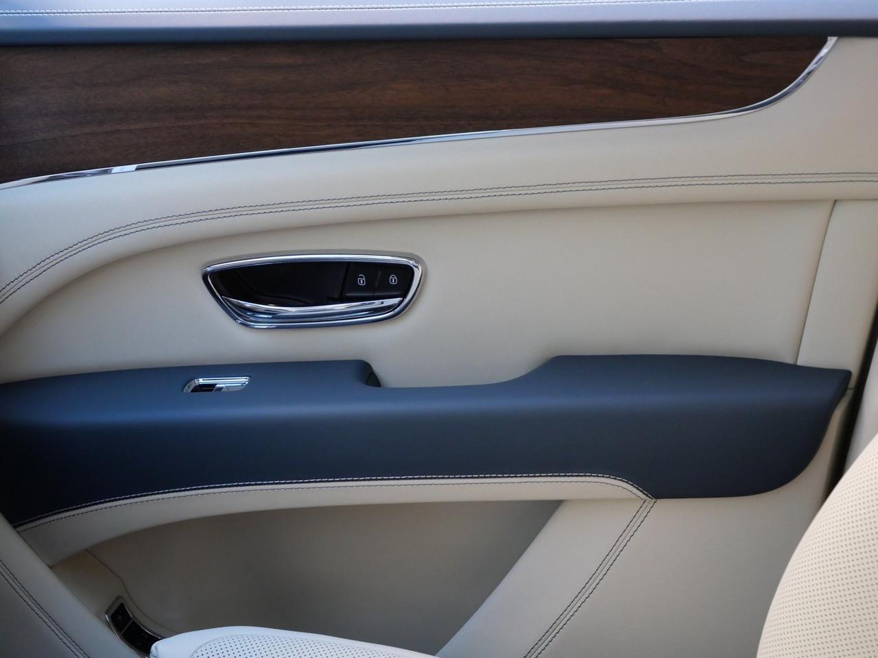 2025 Bentley Bentayga V8 Lawrence KS