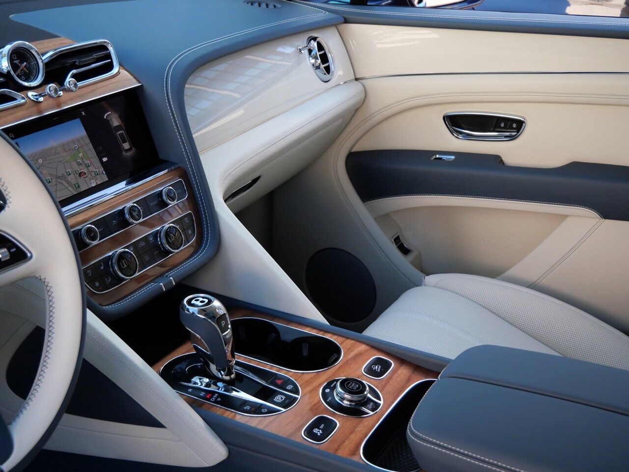 2025 Bentley Bentayga V8 Lawrence KS
