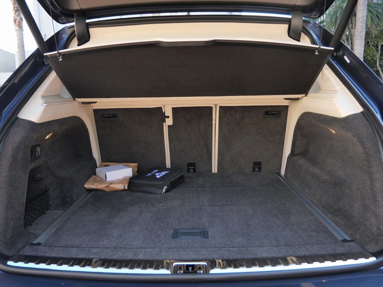 2025 Bentley Bentayga V8 Lawrence KS