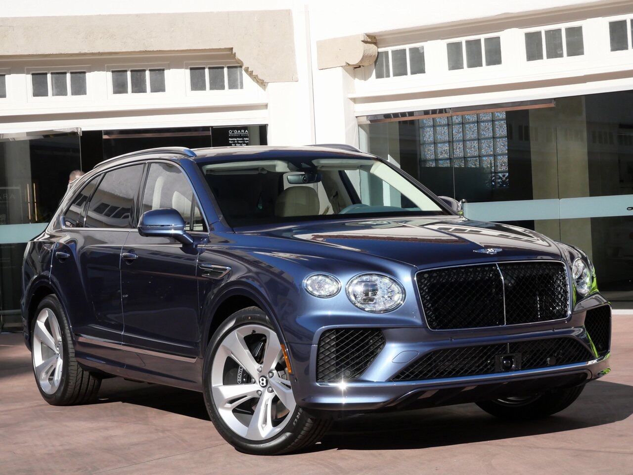 2025 Bentley Bentayga V8 Lawrence KS