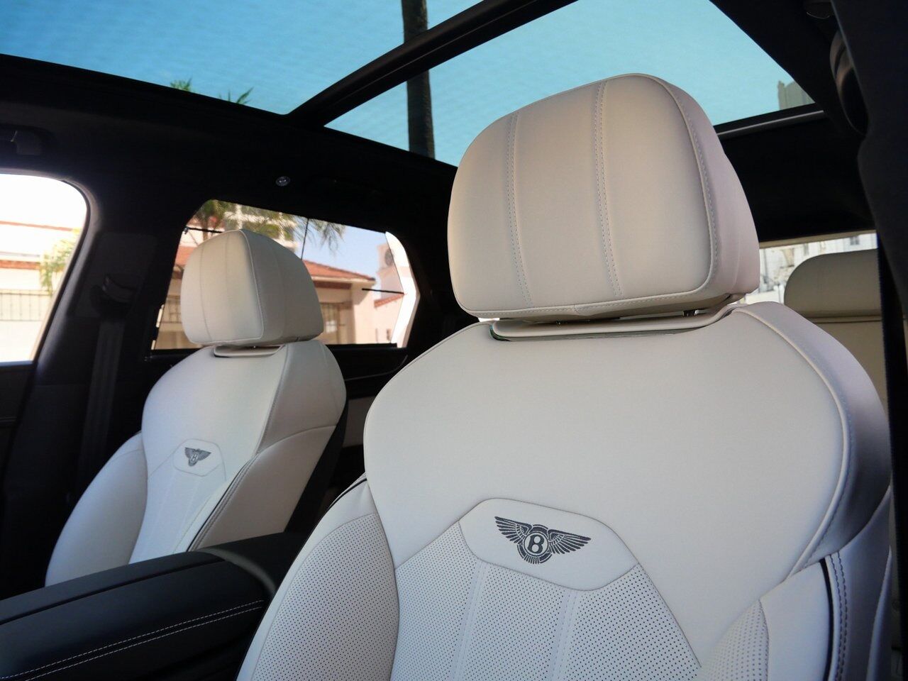 2025 Bentley Bentayga V8 Lawrence KS