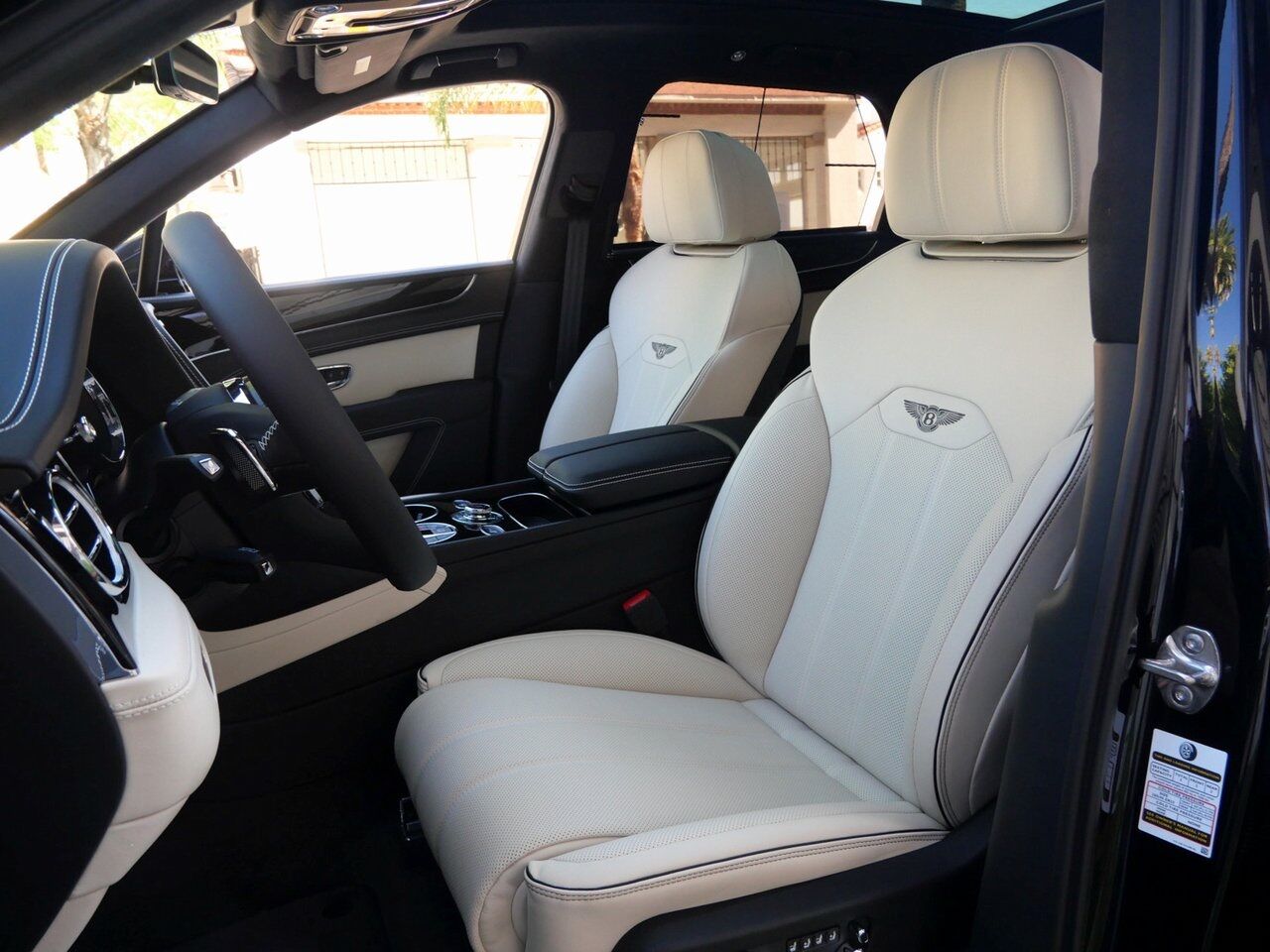 2025 Bentley Bentayga V8