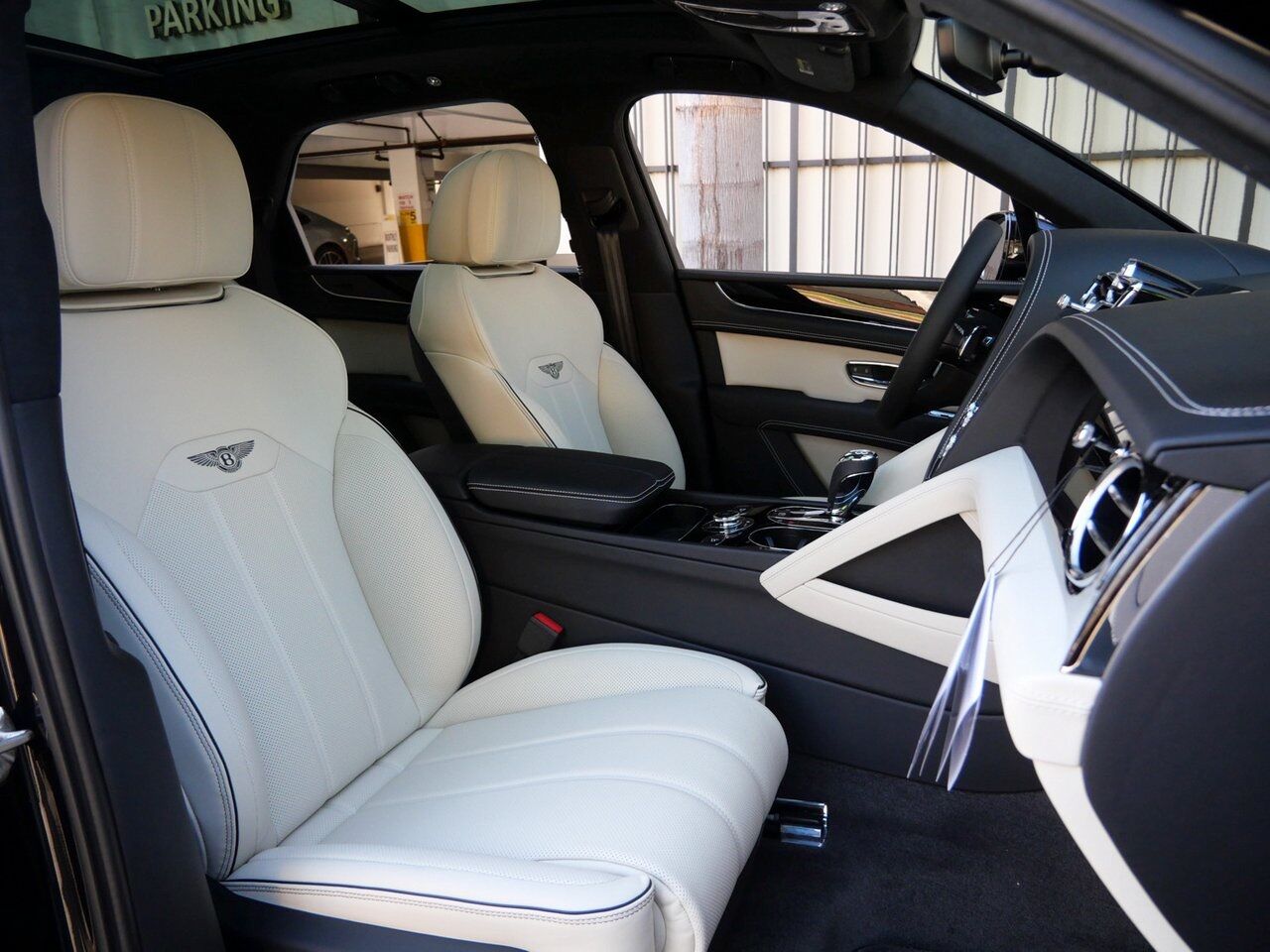 2025 Bentley Bentayga V8 Lawrence KS