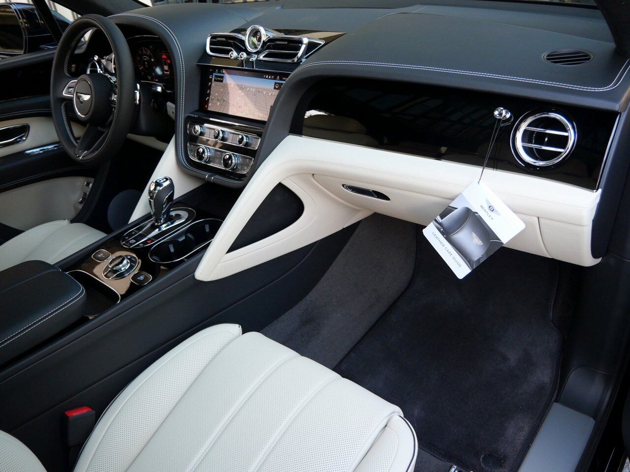 2025 Bentley Bentayga V8 Lawrence KS