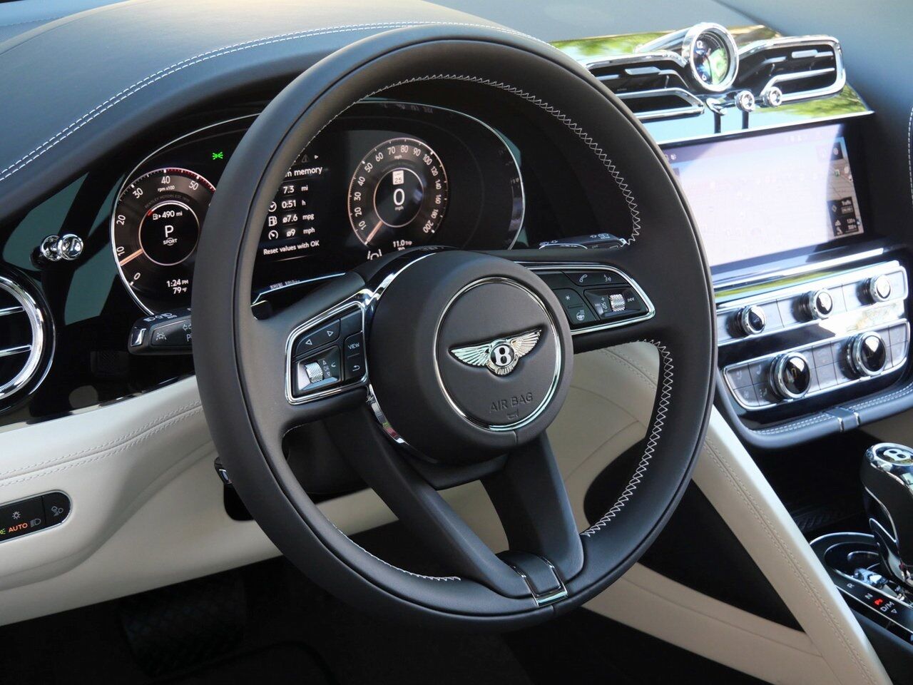 2025 Bentley Bentayga V8 Lawrence KS