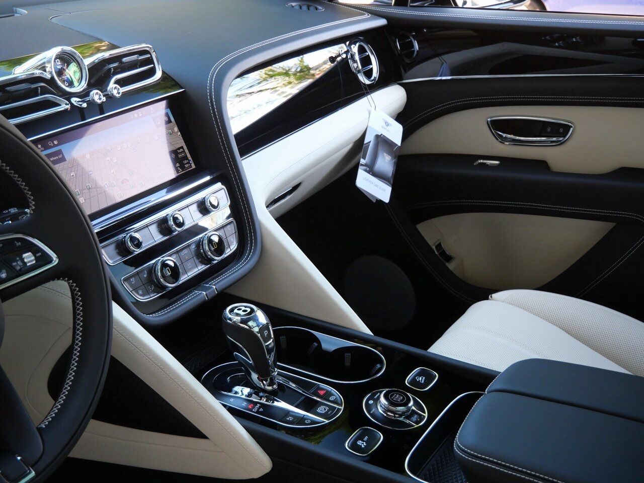 2025 Bentley Bentayga V8 Lawrence KS