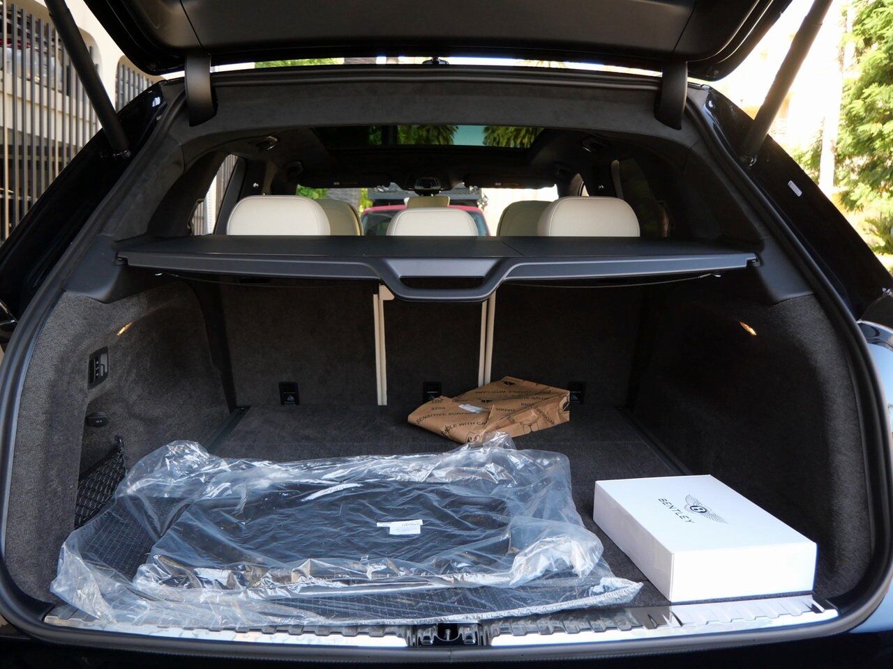 2025 Bentley Bentayga V8 Lawrence KS