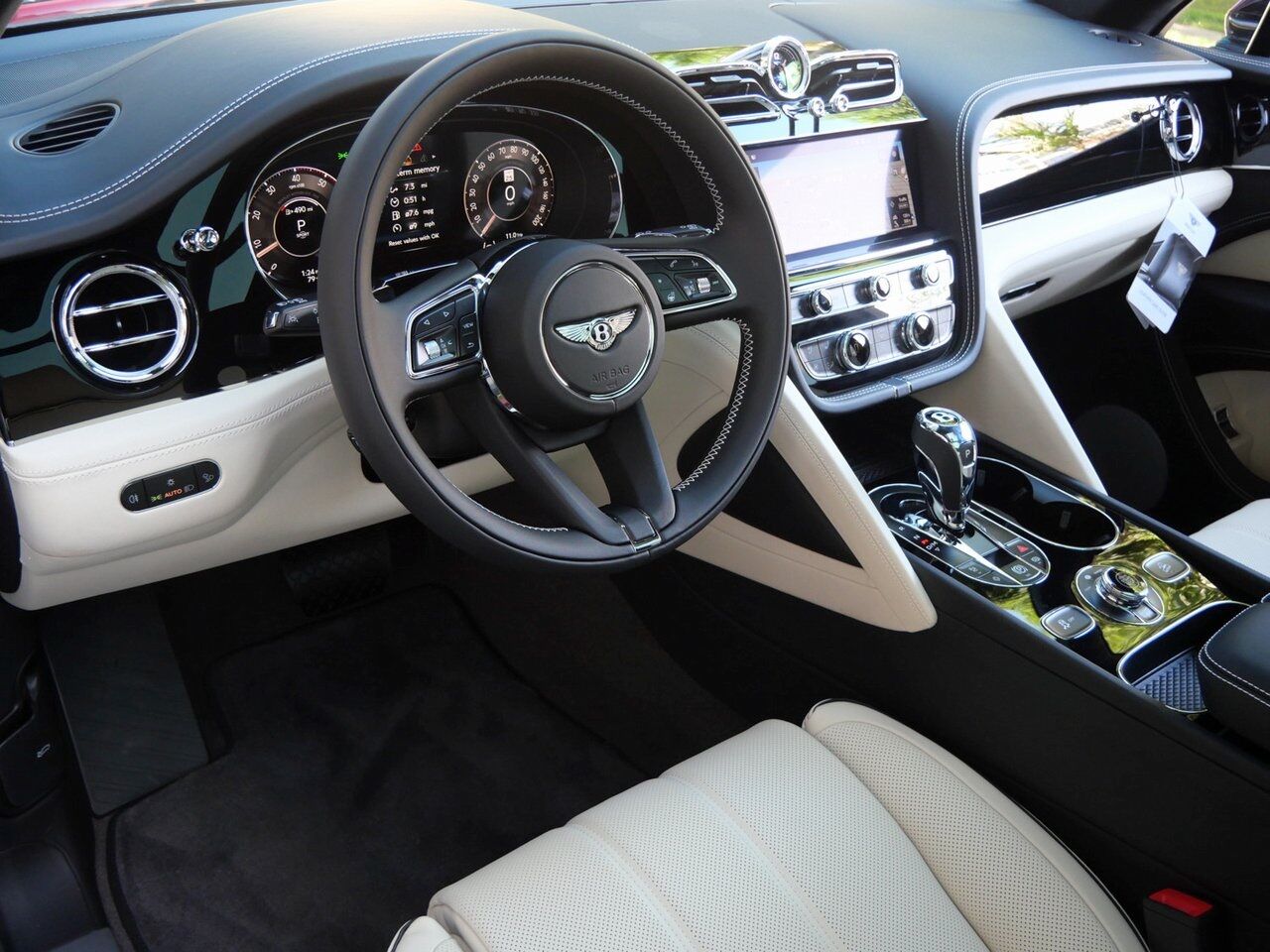 2025 Bentley Bentayga V8 Lawrence KS