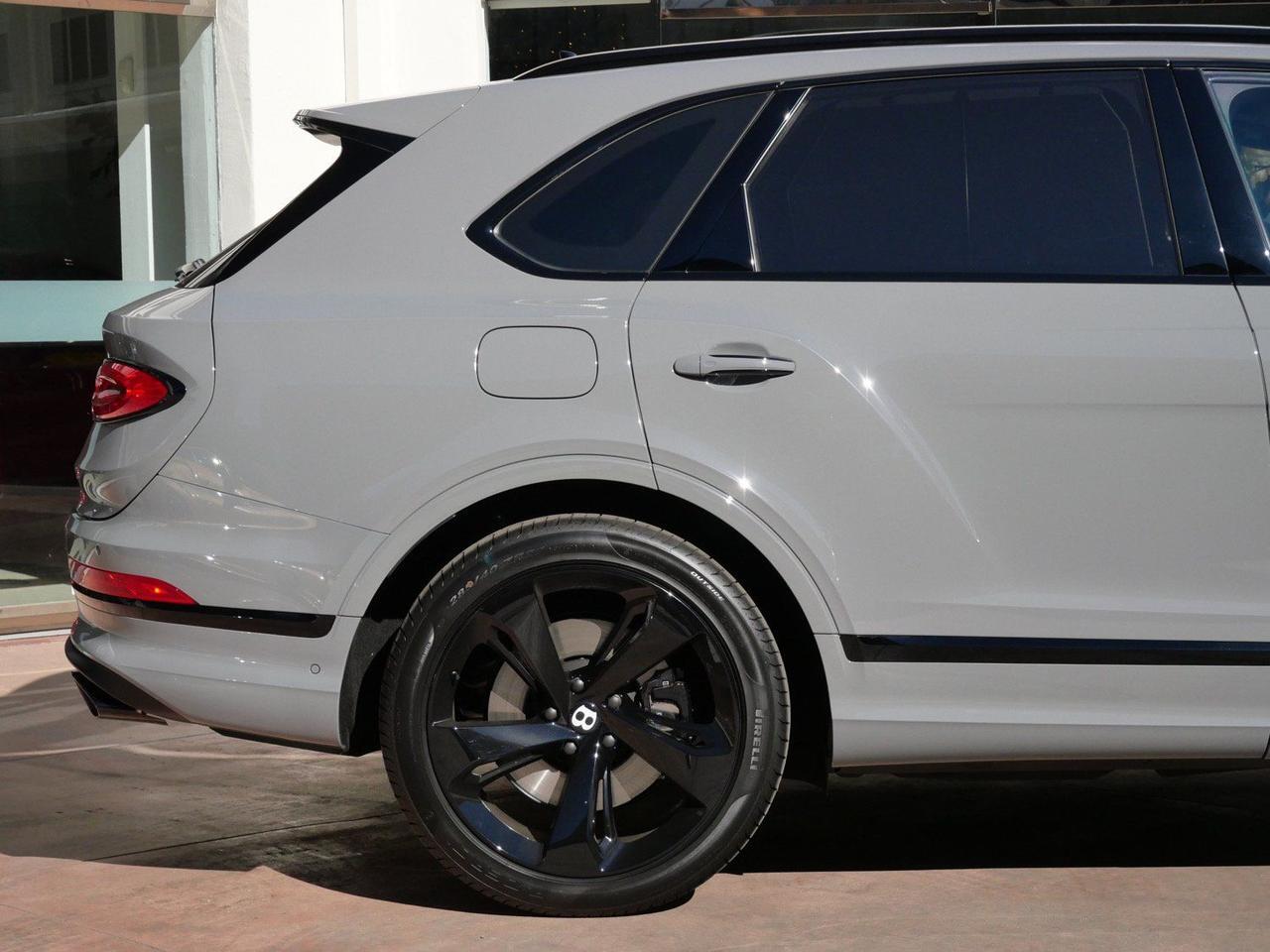 2025 Bentley Bentayga V8 Lawrence KS