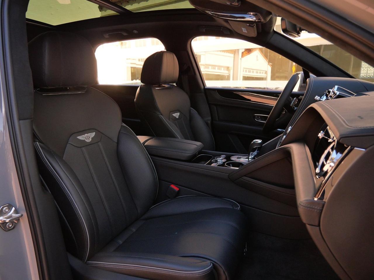 2025 Bentley Bentayga V8 Lawrence KS