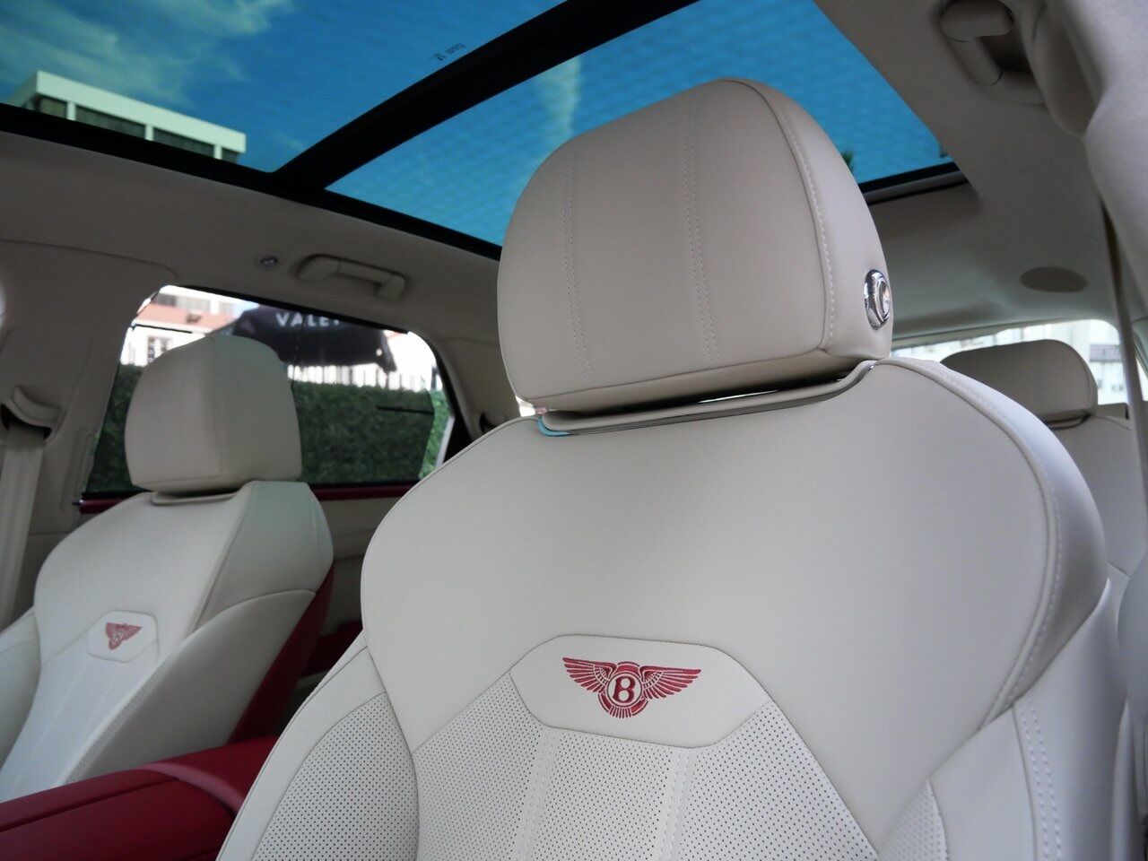 2025 Bentley Bentayga V8 Lawrence KS