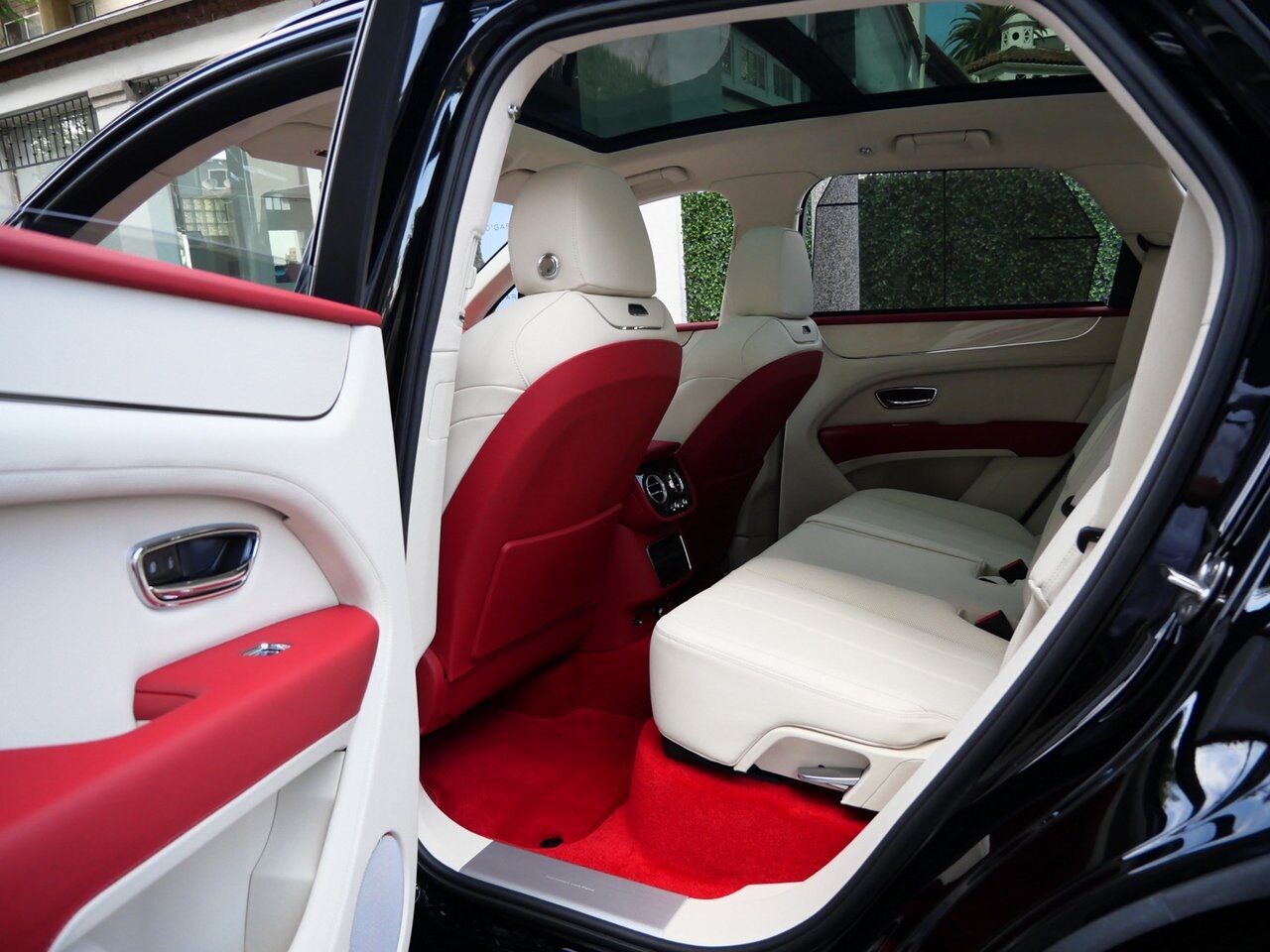 2025 Bentley Bentayga V8 Lawrence KS