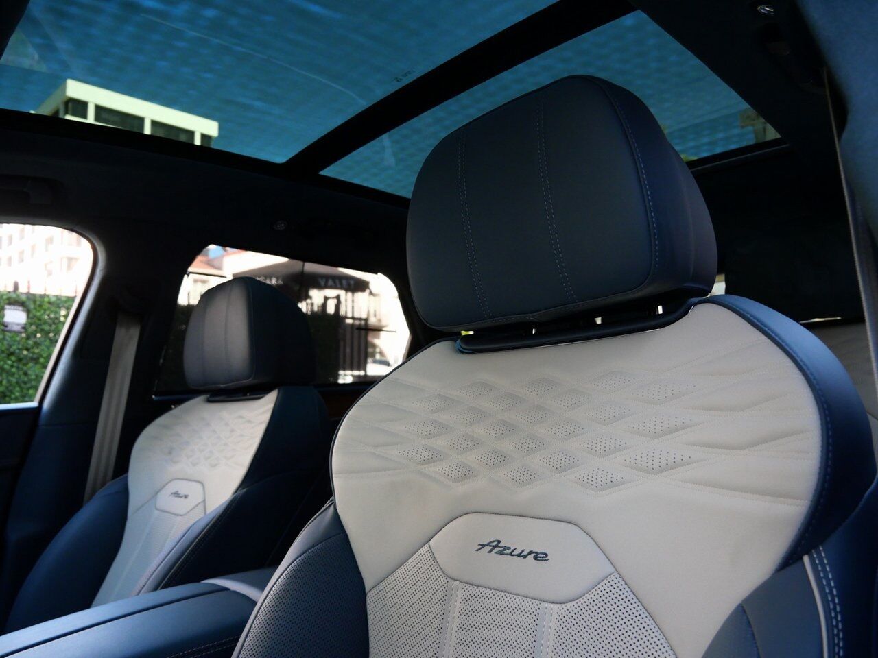 2025 Bentley Bentayga V8 Lawrence KS