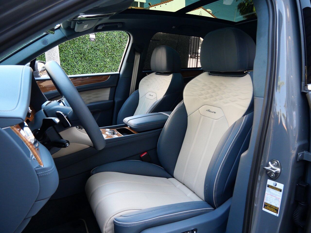 2025 Bentley Bentayga V8 Lawrence KS