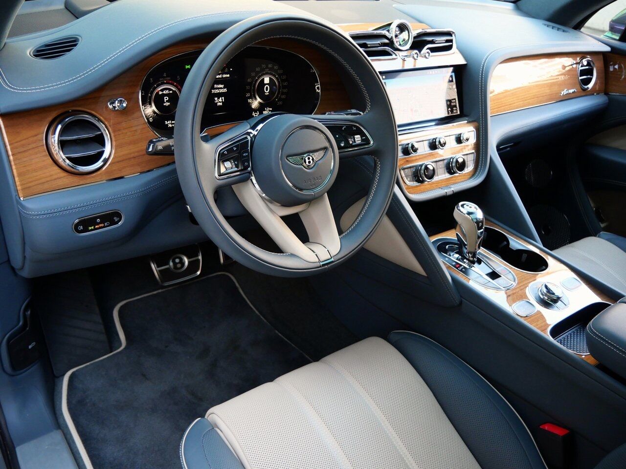 2025 Bentley Bentayga V8 Lawrence KS