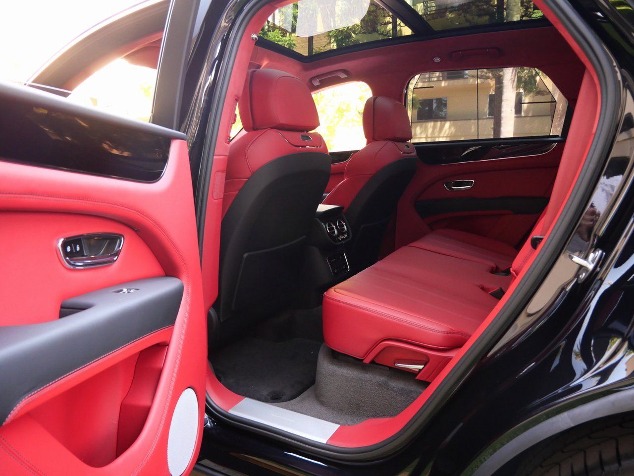 2025 Bentley Bentayga V8 Lawrence KS