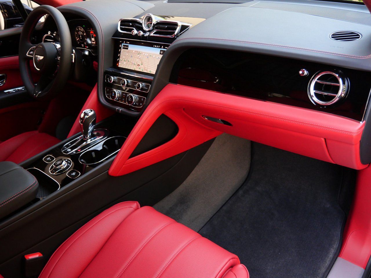 2025 Bentley Bentayga V8 Lawrence KS