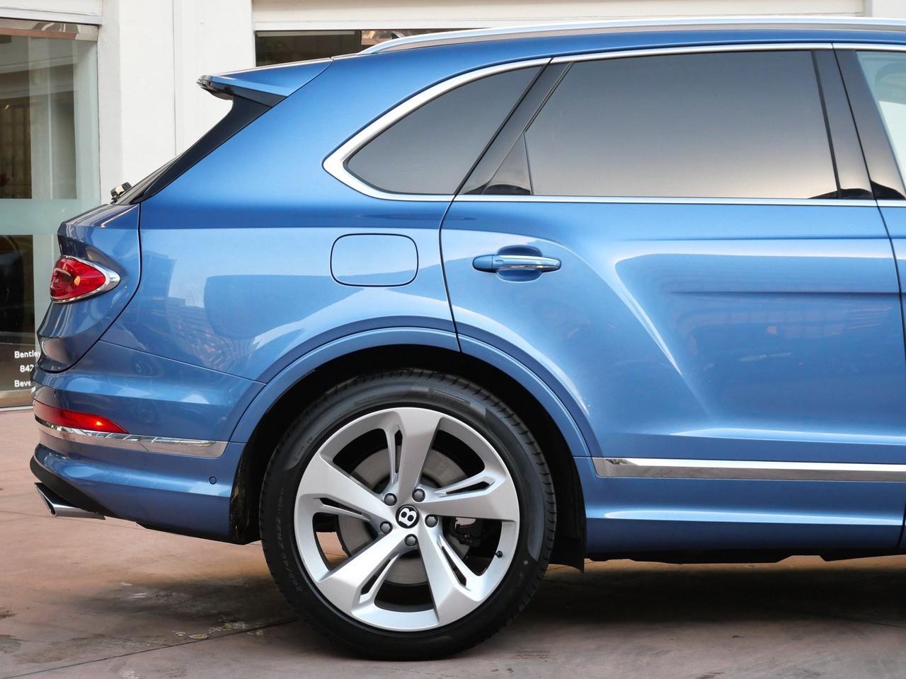 2025 Bentley Bentayga V8 Lawrence KS