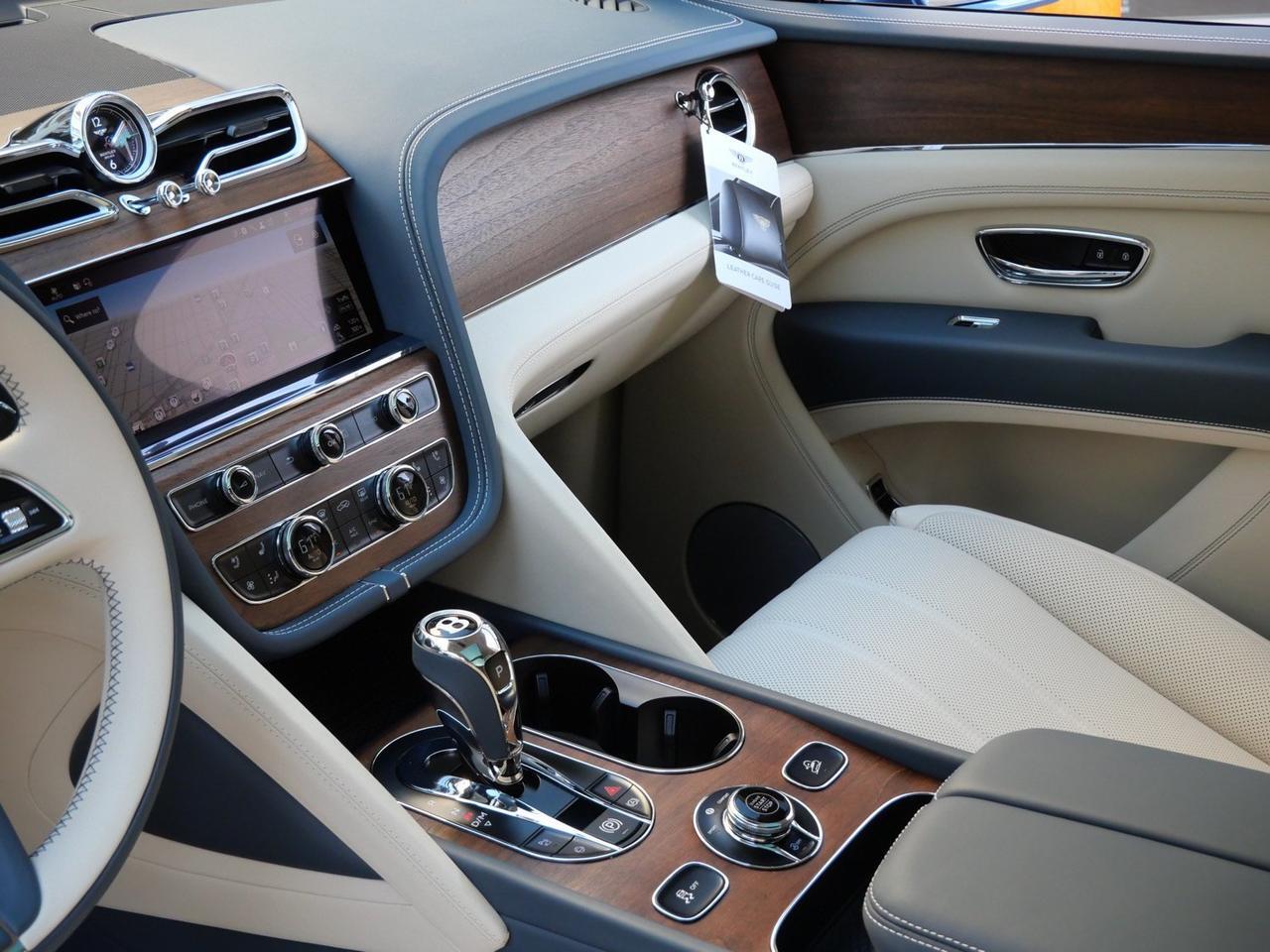 2025 Bentley Bentayga V8 Lawrence KS