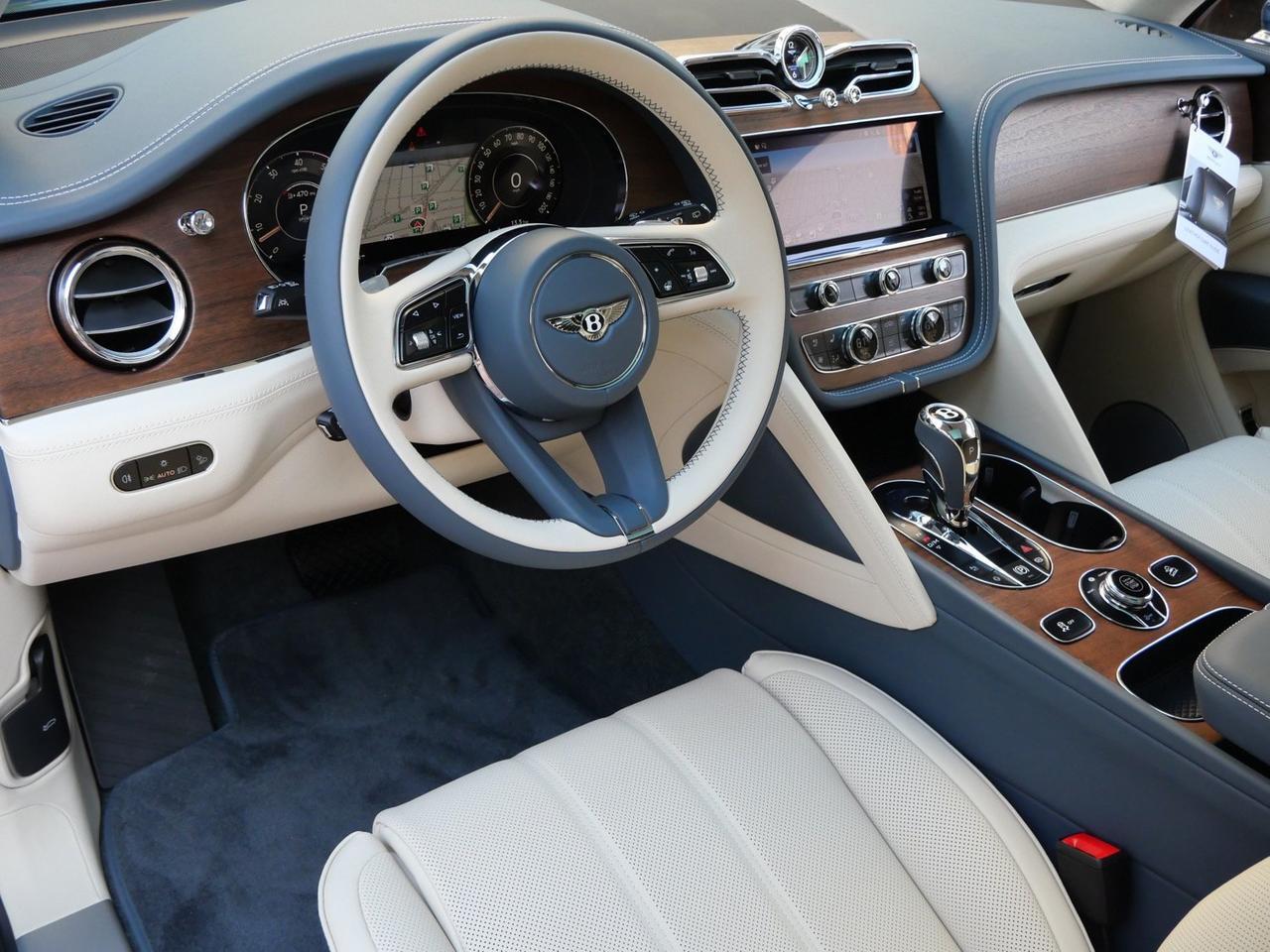 2025 Bentley Bentayga V8