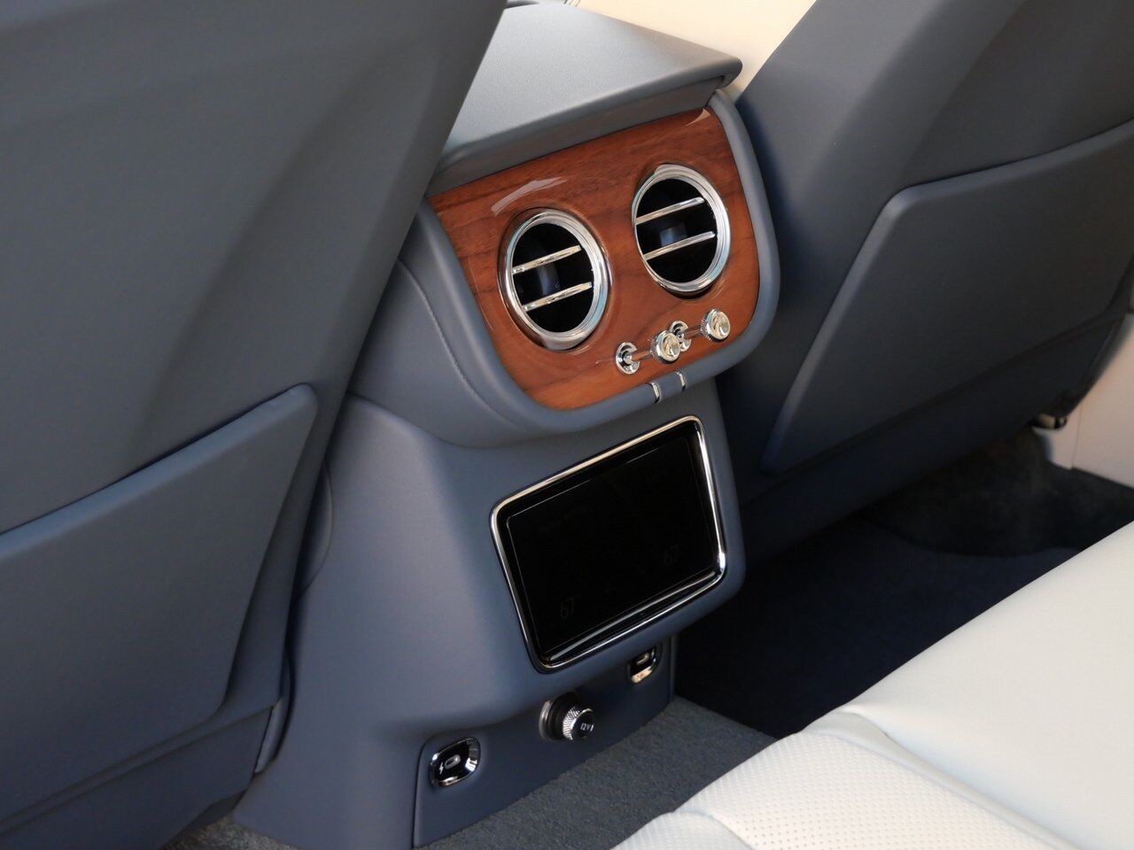 2025 Bentley Bentayga V8 Lawrence KS