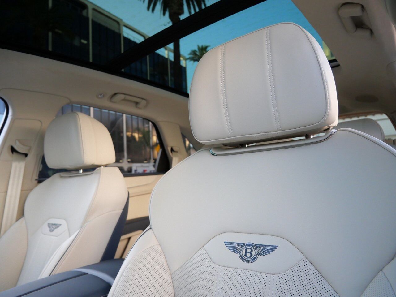 2025 Bentley Bentayga V8 Lawrence KS