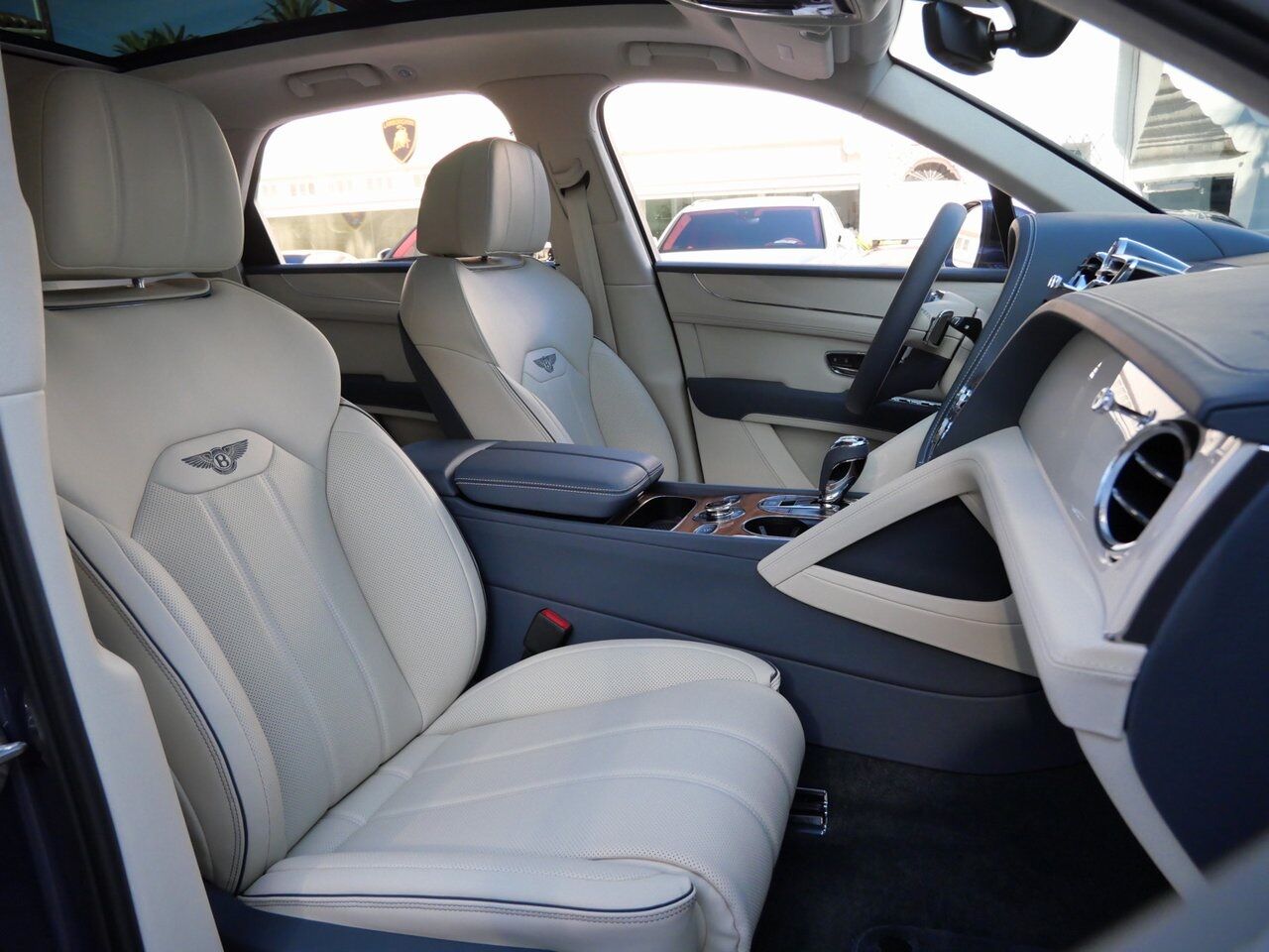 2025 Bentley Bentayga V8 Lawrence KS