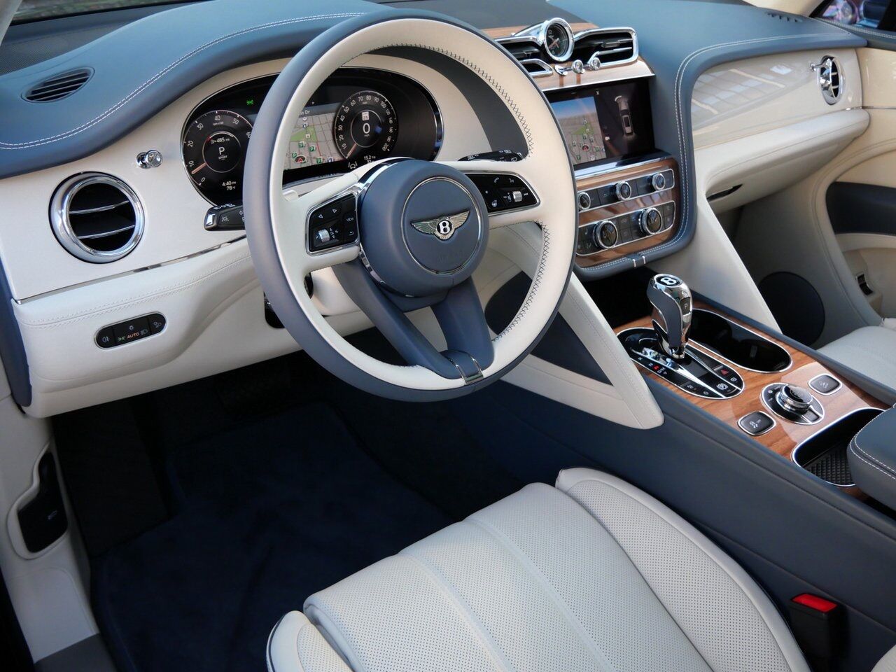 2025 Bentley Bentayga V8 Lawrence KS