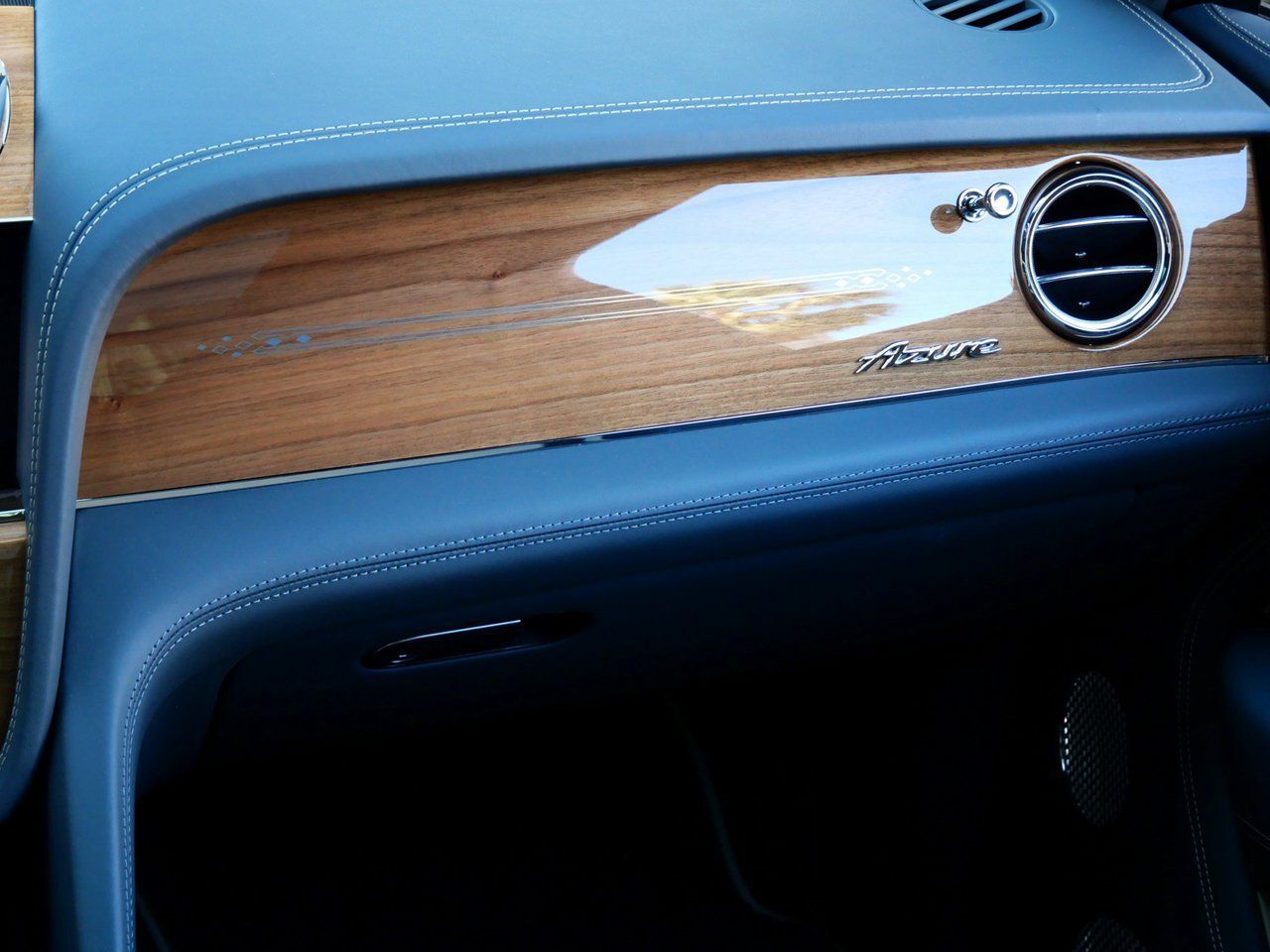 2025 Bentley Bentayga V8 V8 Lawrence KS