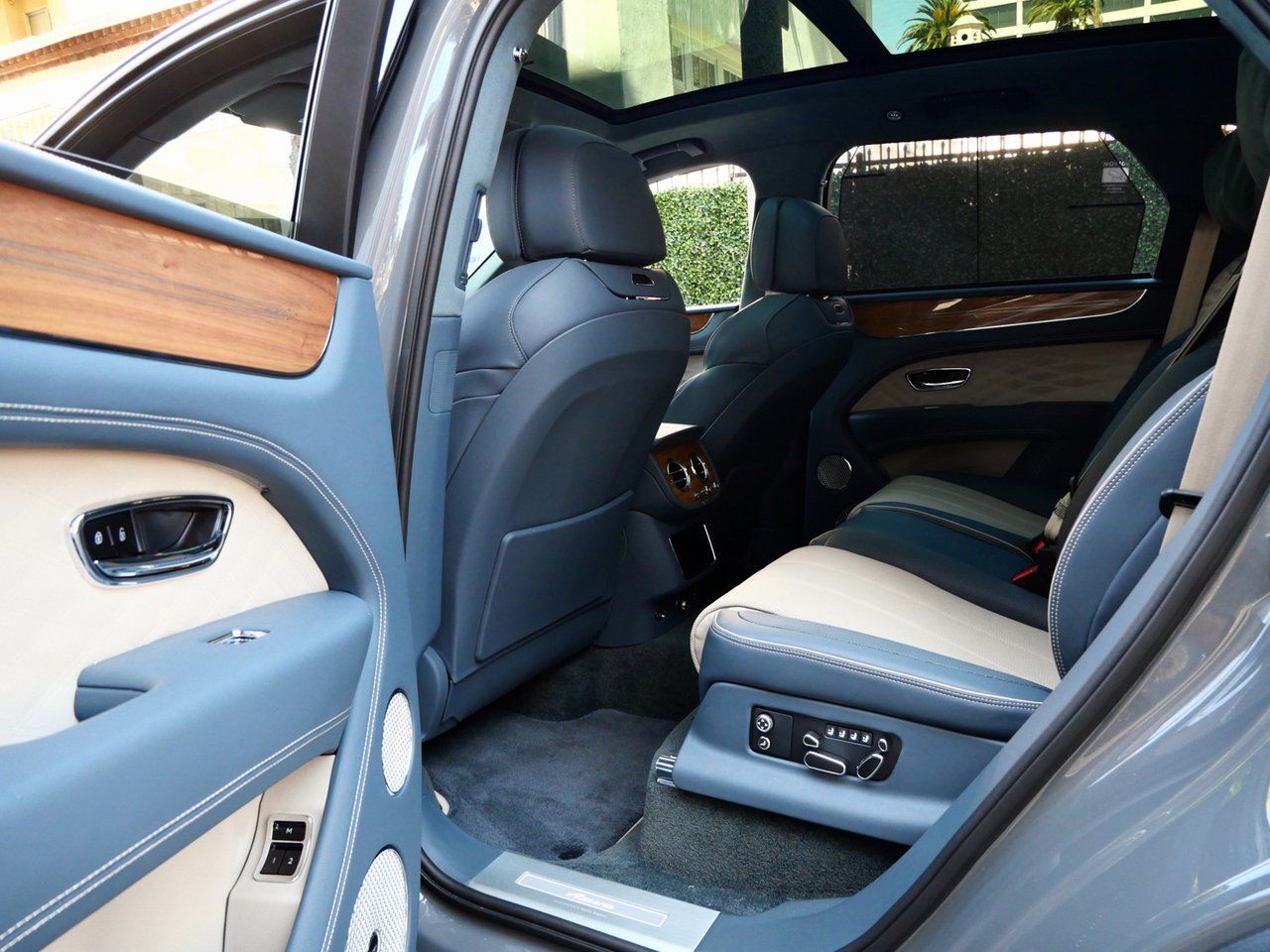 2025 Bentley Bentayga V8 V8 Lawrence KS