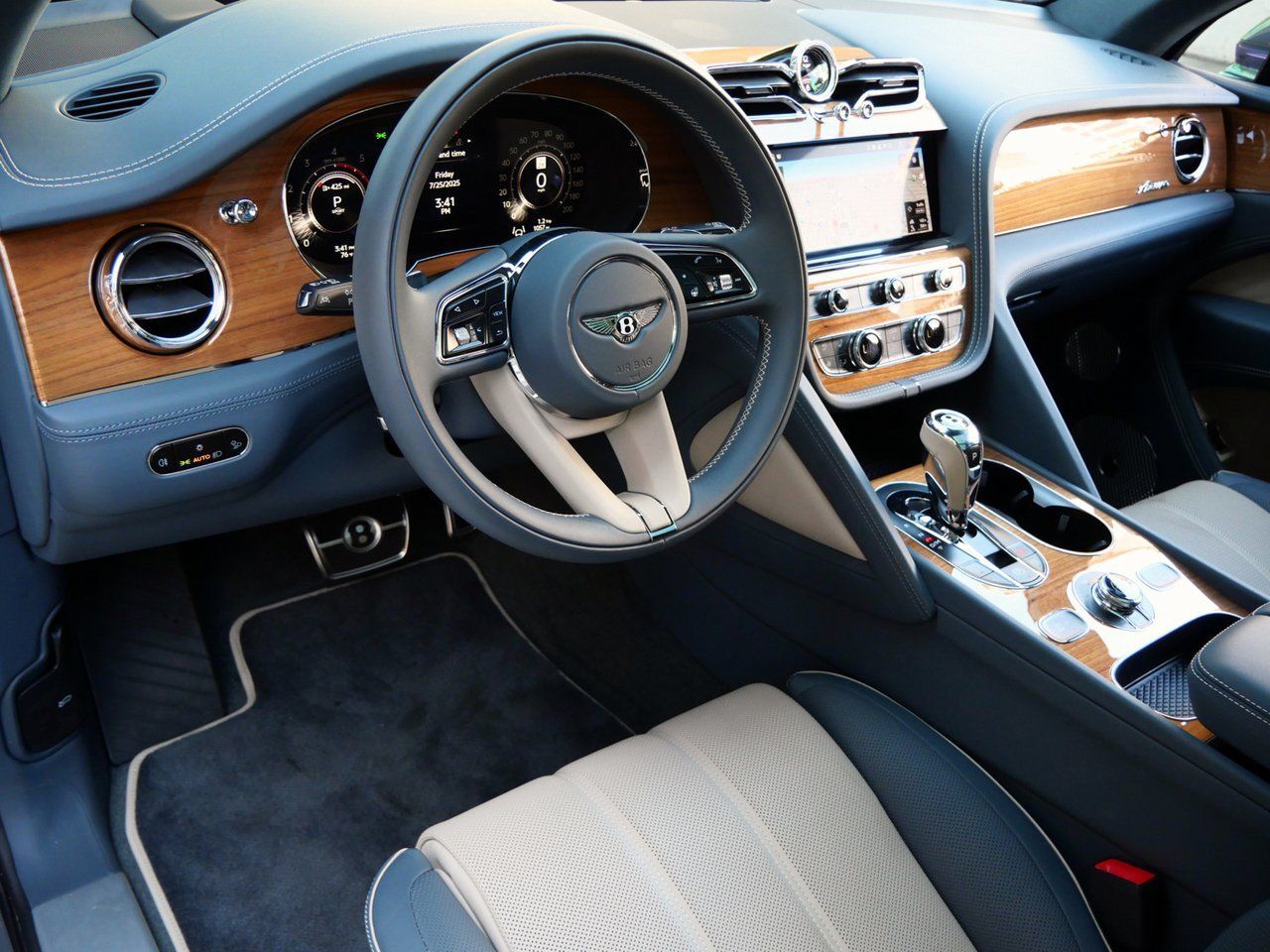 2025 Bentley Bentayga V8 V8 Lawrence KS