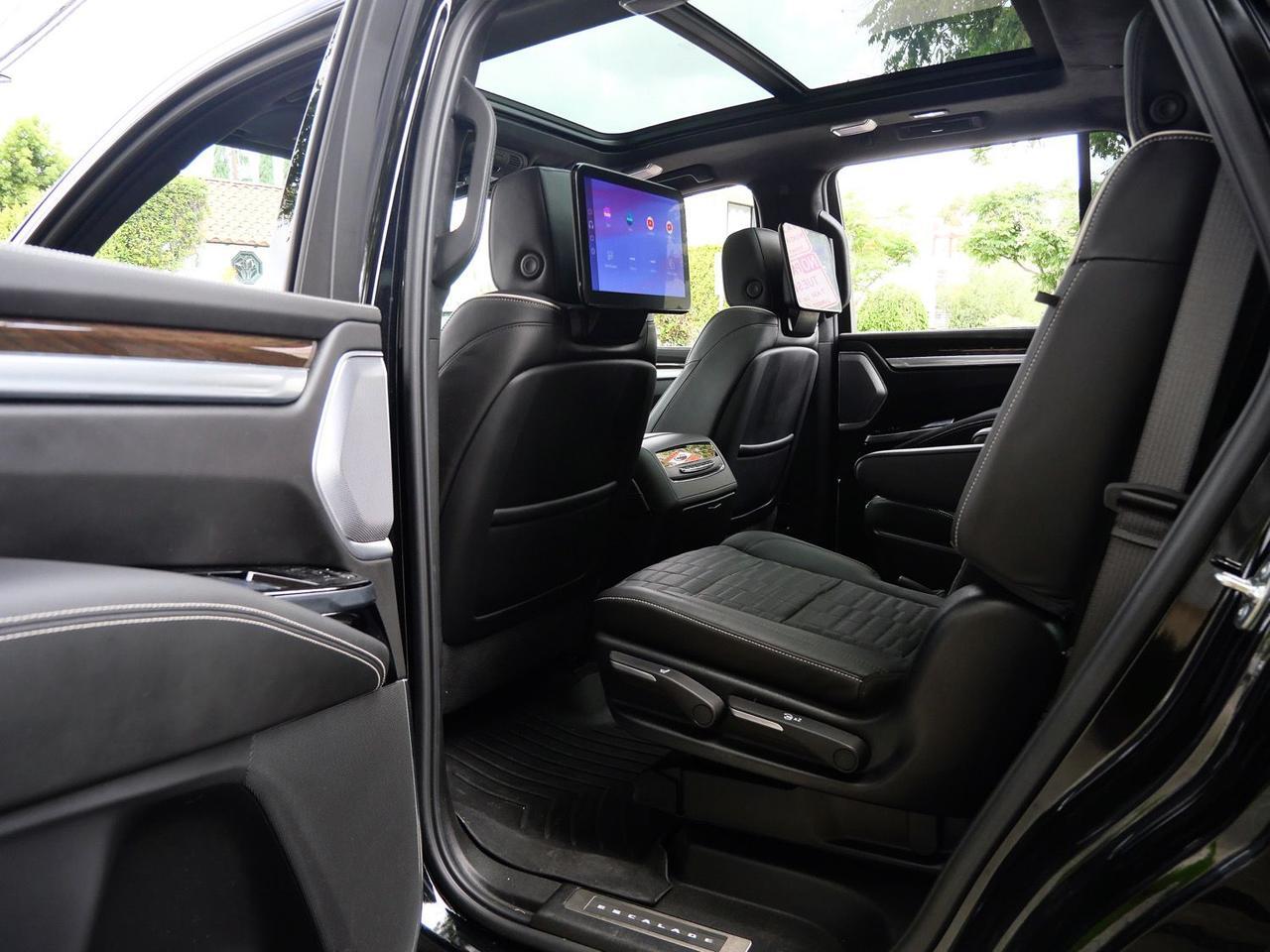 2025 Cadillac Escalade Sport Platinum Sport Platinum Lawrence KS