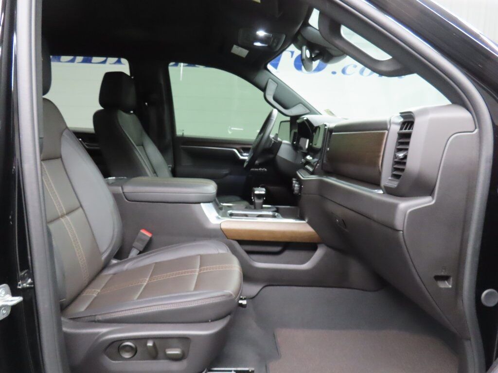 2025 Chevrolet Silverado 1500 4x4 Crew Cab High Country Fond du Lac WI 2025 Chevrolet Silverado 1500 4x4 Crew Cab High Country Fond du Lac WI