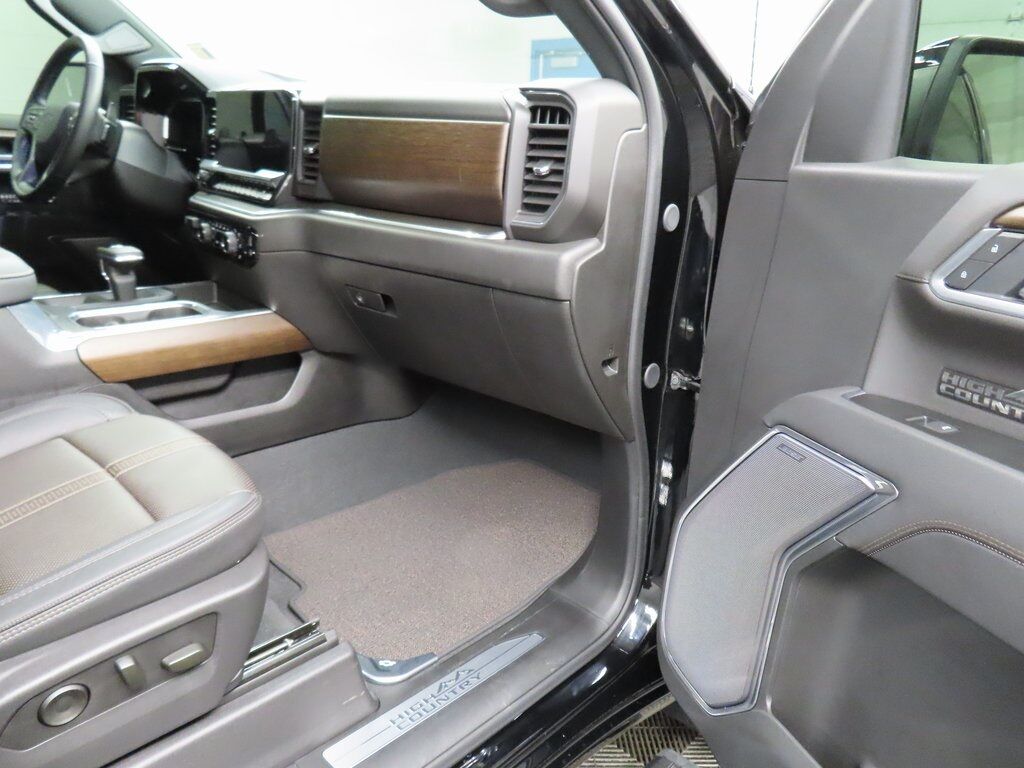 2025 Chevrolet Silverado 1500 4x4 Crew Cab High Country Fond du Lac WI 2025 Chevrolet Silverado 1500 4x4 Crew Cab High Country Fond du Lac WI