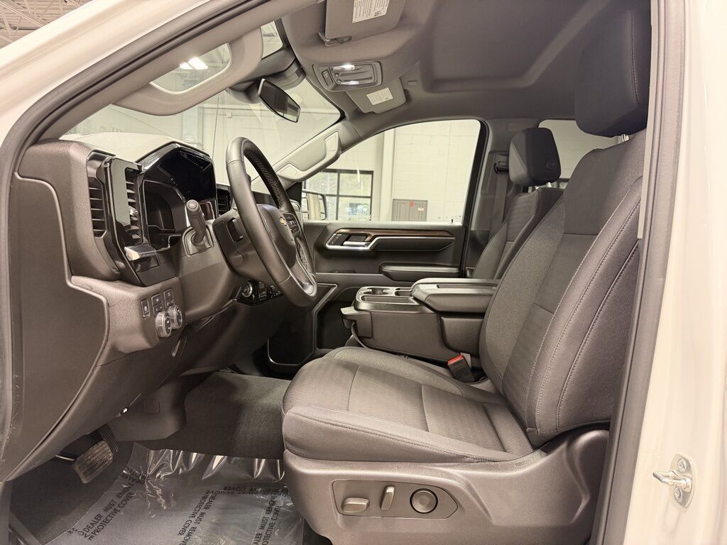 2025 Chevrolet Silverado 1500 4x4 Crew Cab LT Minocqua WI 2025 Chevrolet Silverado 1500 4x4 Crew Cab LT Minocqua WI