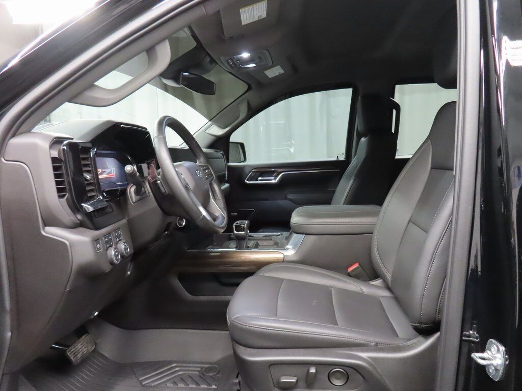 2025 Chevrolet Silverado 1500 4x4 Crew Cab RST Fond du Lac WI 2025 Chevrolet Silverado 1500 4x4 Crew Cab RST Fond du Lac WI