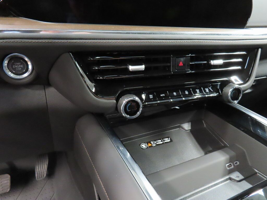 2025 Chevrolet Suburban High Country 4WD Fond du Lac WI 2025 Chevrolet Suburban High Country 4WD Fond du Lac WI