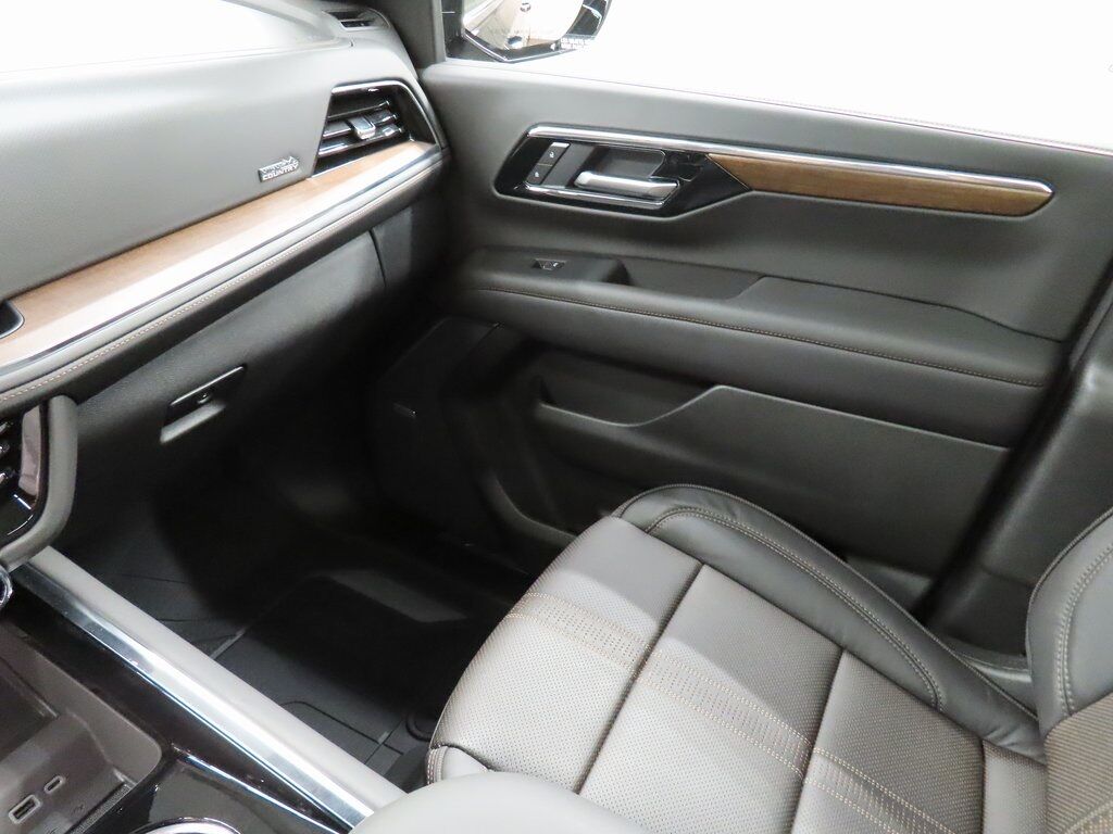 2025 Chevrolet Suburban High Country 4WD Fond du Lac WI 2025 Chevrolet Suburban High Country 4WD Fond du Lac WI