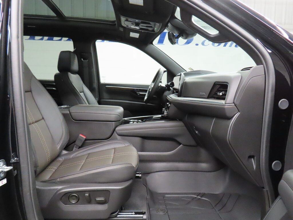 2025 Chevrolet Suburban High Country 4WD Fond du Lac WI 2025 Chevrolet Suburban High Country 4WD Fond du Lac WI