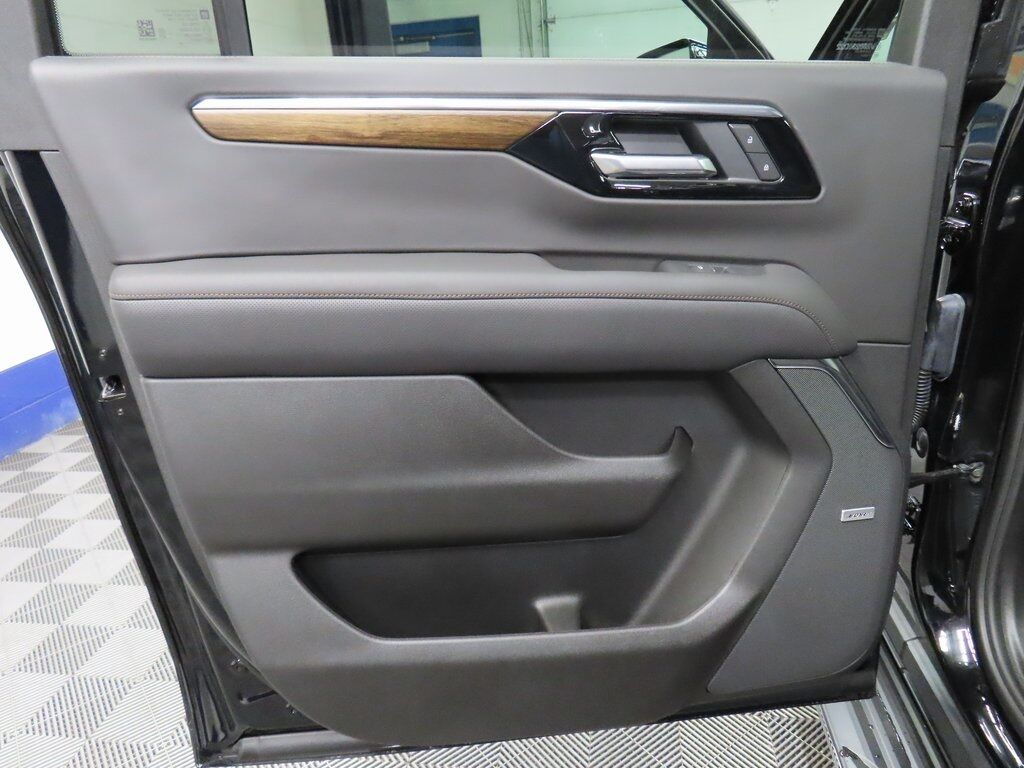 2025 Chevrolet Suburban High Country 4WD Fond du Lac WI 2025 Chevrolet Suburban High Country 4WD Fond du Lac WI