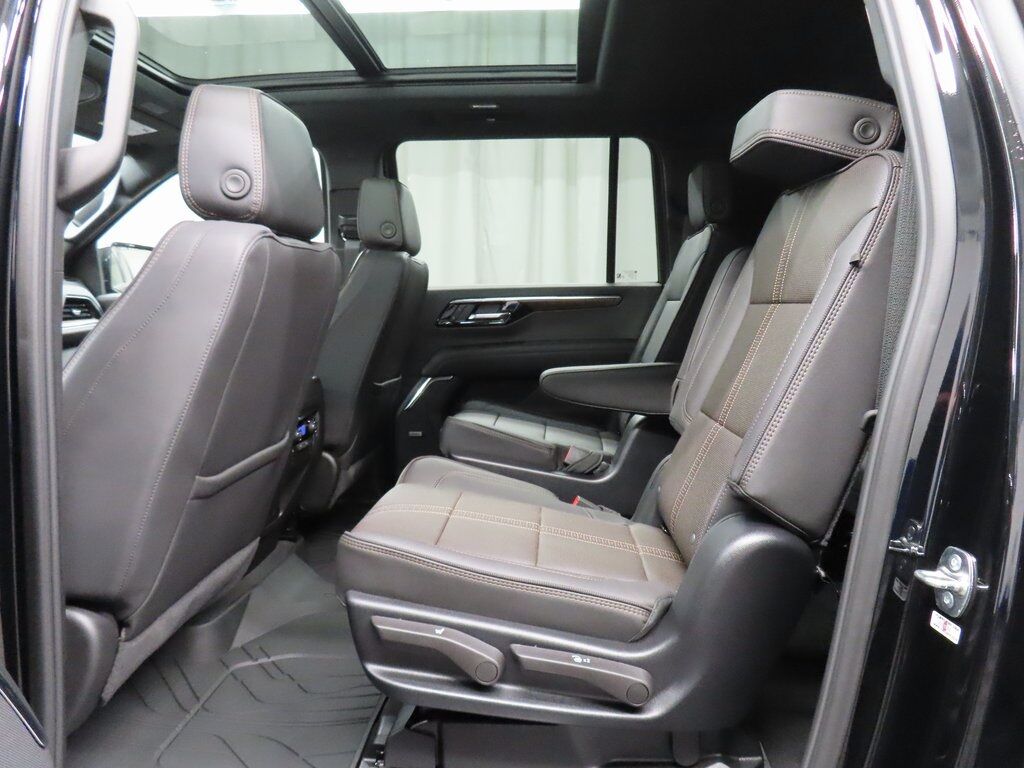 2025 Chevrolet Suburban High Country 4WD Fond du Lac WI 2025 Chevrolet Suburban High Country 4WD Fond du Lac WI