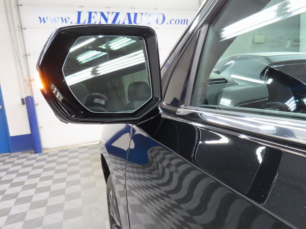 2025 Chevrolet Suburban High Country 4WD Fond du Lac WI 2025 Chevrolet Suburban High Country 4WD Fond du Lac WI