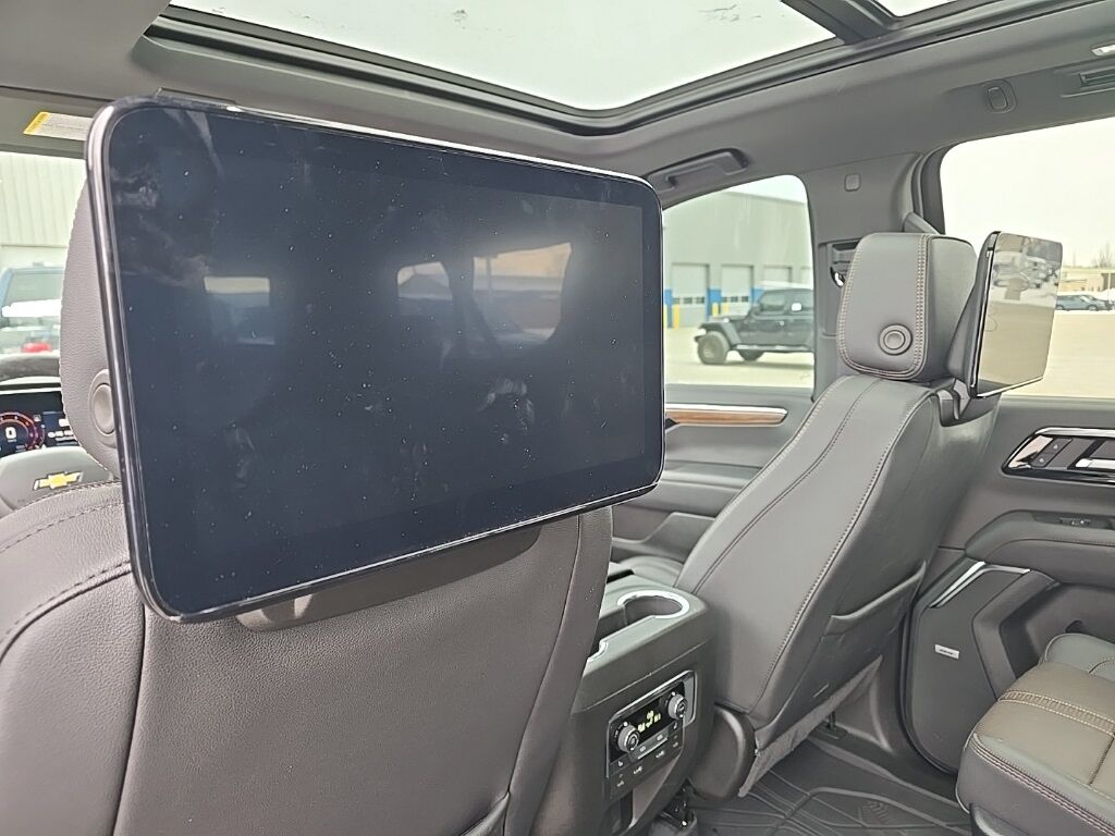 2025 Chevrolet Suburban High Country 4WD Fond du Lac WI 2025 Chevrolet Suburban High Country 4WD Fond du Lac WI