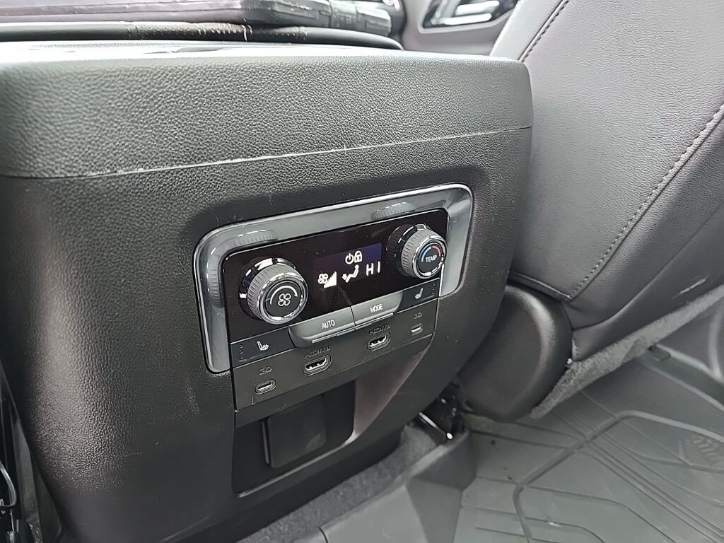 2025 Chevrolet Suburban High Country 4WD Fond du Lac WI 2025 Chevrolet Suburban High Country 4WD Fond du Lac WI